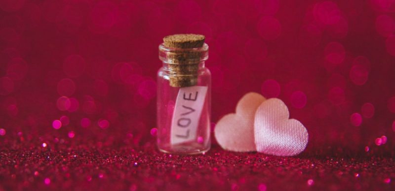 التعامل مع الحب: خطوات لبناء علاقة صحية وسعيدة