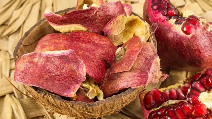 قشر الرمان: بديل طبيعي وفعال للمنتجات الكيميائية