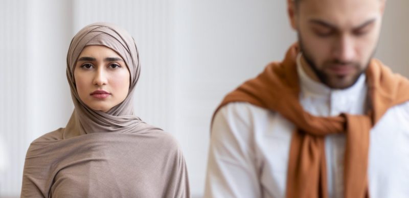 الغيرة في الحياة الزوجية: حقوق المرأة في طلب الطلاق بالإسلام