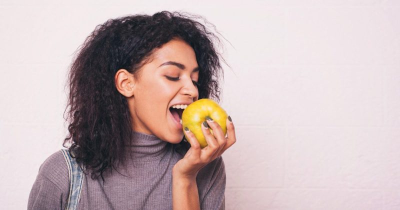 التفاح والحياة الجنسية: نصائح لتحسينها بالتفاح