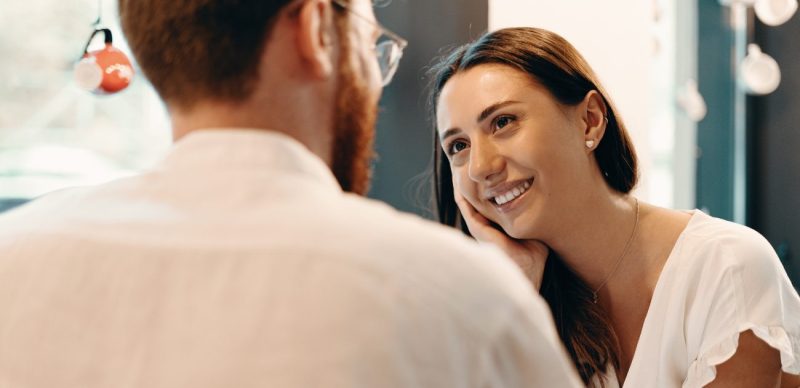 كلمات الثناء على الزوج: استراتيجيات لتعزيز السعادة