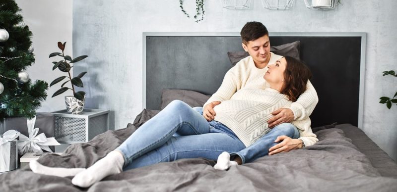 نصائح الخبراء حول الجماع الآمن والحمل في الشهر الخامس