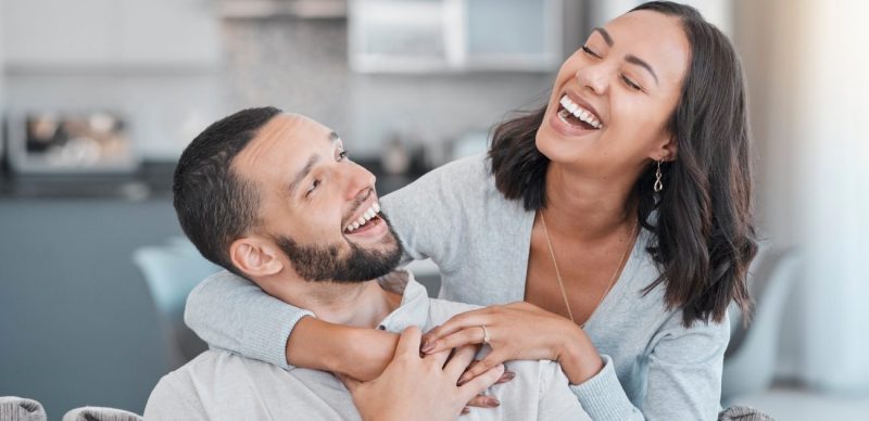 بناء علاقة زوجية قوية: استراتيجيات للحفاظ على الحب والتواصل