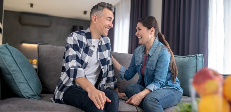 الوضوح في العلاقات: كيف يؤثر على السعادة الزوجية والاستقرار الأسري؟