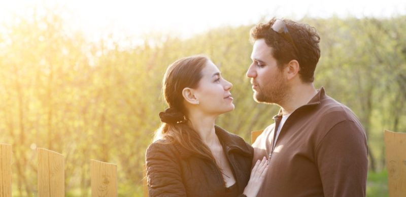 الحب الحقيقي والتعلّق: كيف تبني علاقة صحية؟