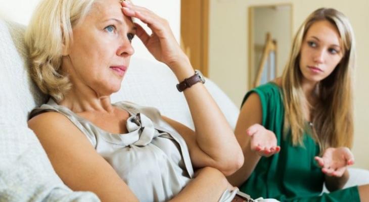 المشاكل بين الزوجة والأم: بناء جسور التفاهم
