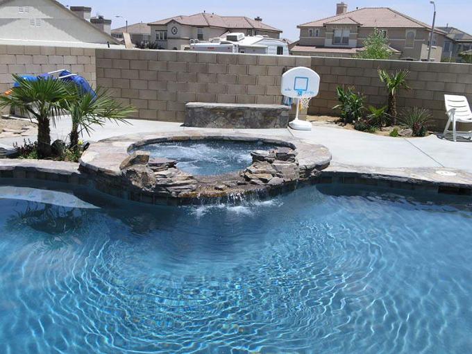 ابتكارات في عالم حمامات السباحة: تصاميم عصرية ومستقبلية