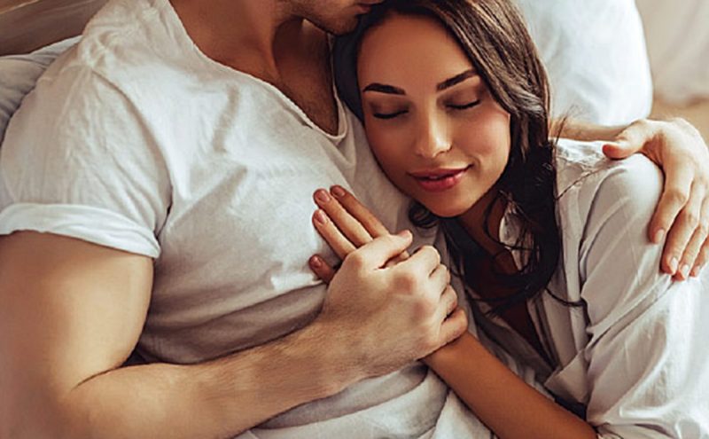 أسباب آلام أسفل البطن: من التهاب البروستات إلى تكيس المبايض