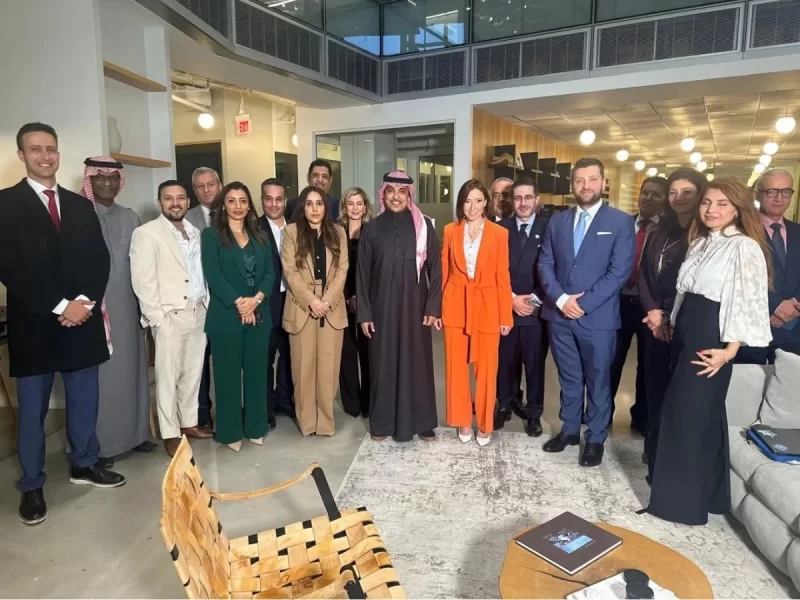 وزير الإعلام السعودي في زيارة لقناة الشرق بواشنطن: نظرة مستقبلية