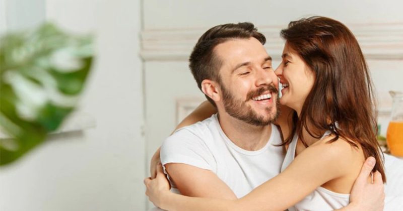 فن تجديد العلاقة الحميمة: دليلك لعلاقة أعمق وأكثر إثارة