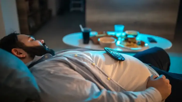 الرفاهية تبدأ هنا: فهم وتجنب النوم بعد الوجبات الثقيلة