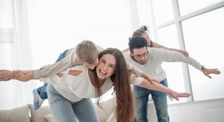 مجتمعات مزدهرة: فهم عميق لأهمية المرأة في بناء الأجيال