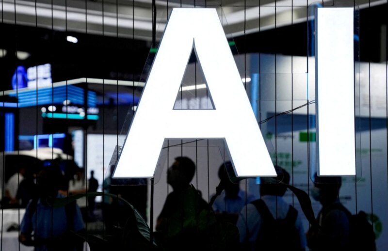 اكتشف عالم المؤثرين الافتراضيين: من النشأة إلى الثورة الرقمية