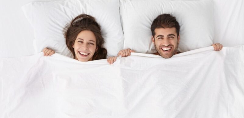 فك شفرة جاذبية المرأة للرجل: العوامل المؤثرة