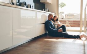 أغرب طلبات العلاقة الحميمة: رؤى لتعزيز التقارب العاطفي