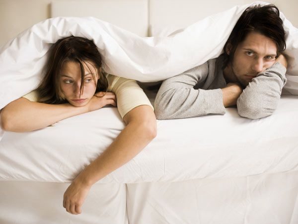 دليل الزوج: فهم ومعالجة تهرب المرأة من العلاقة الحميمية