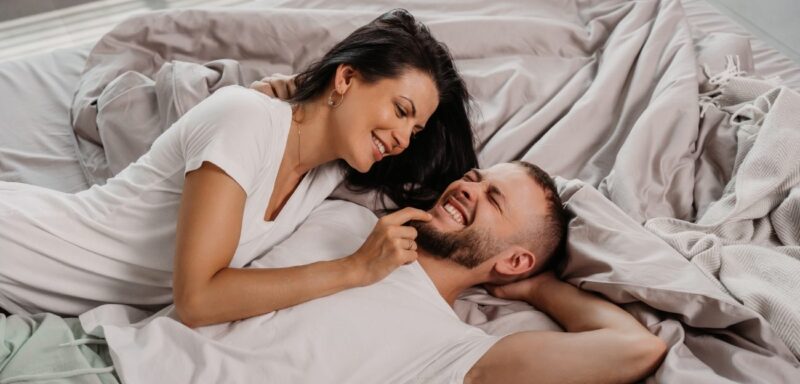 الرعشة الجنسية: مفتاح الرفاه الشامل وعمق التجربة الإنسانية