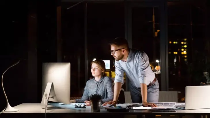 دليل العامل الليلي: إدارة الصحة والوزن في مواجهة تأثير العمل الليلي