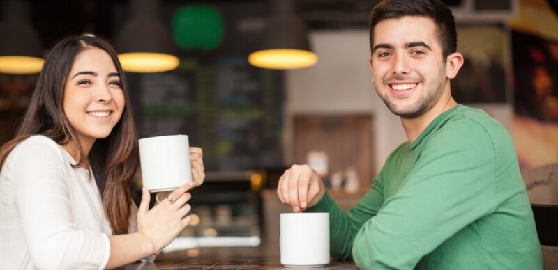 اكتشفي علامات الحب عند الرجل الثقيل: دلالات لا تخطئها العين