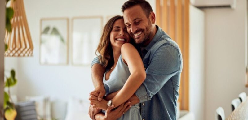 الثقة الزوجية: أساس متين لراحة البال والسكينة