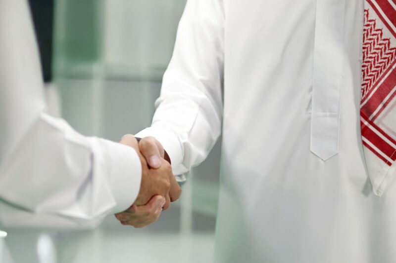 كيف يساهم برنامج المصافحة الذهبية في تحقيق رؤية 2030؟