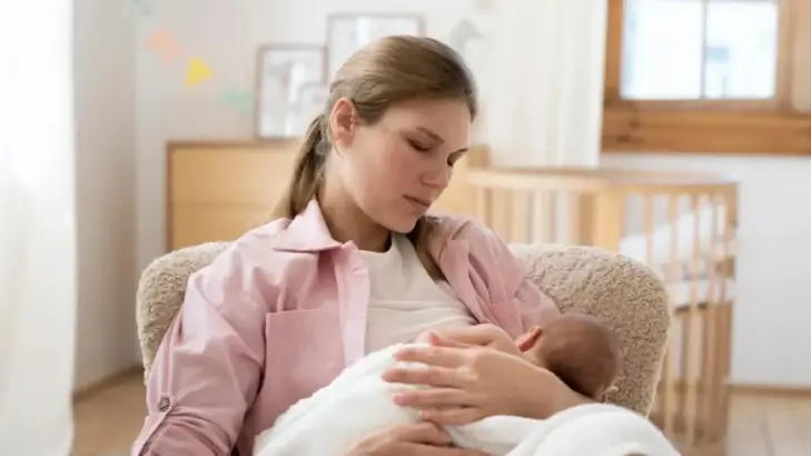 تحديات ما بعد الولادة: دليل الأم الشامل للتعامل مع التغيرات