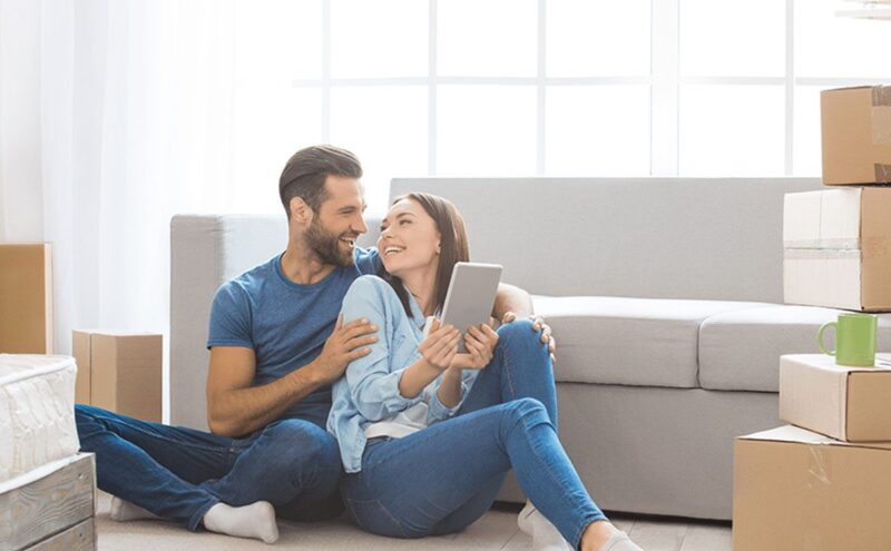 الضحك والسعادة الزوجية: استثمر في علاقة أكثر إشراقًا