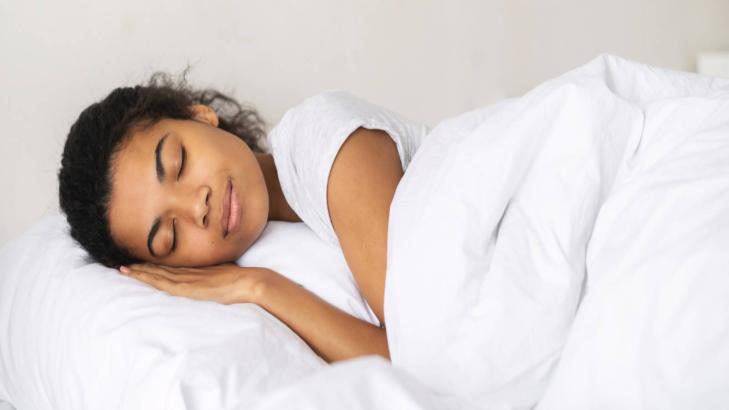 تحسين جودة النوم: فهم عميق لفسيولوجيا الراحة والتعافي