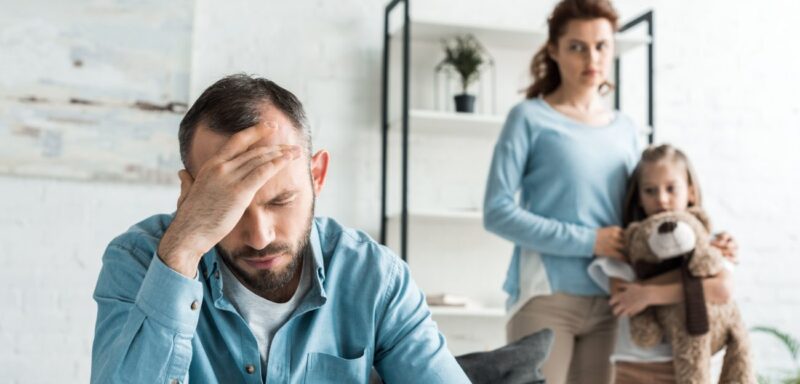 بناء أسرة متماسكة: تجاوز إهمال الزوج لزوجته وأولاده