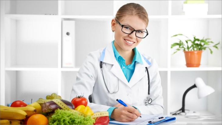 فوائد التغذية العلاجية: من صحة الجلد إلى تحسين النوم