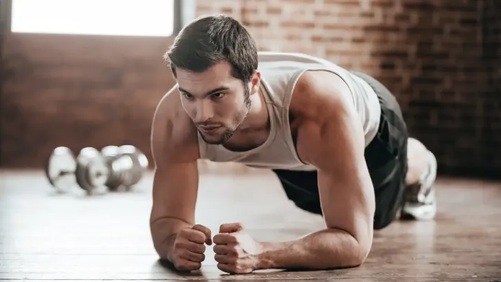 لماذا البروتين وبناء العضلات لا غنى عنهما للياقة المستدامة؟