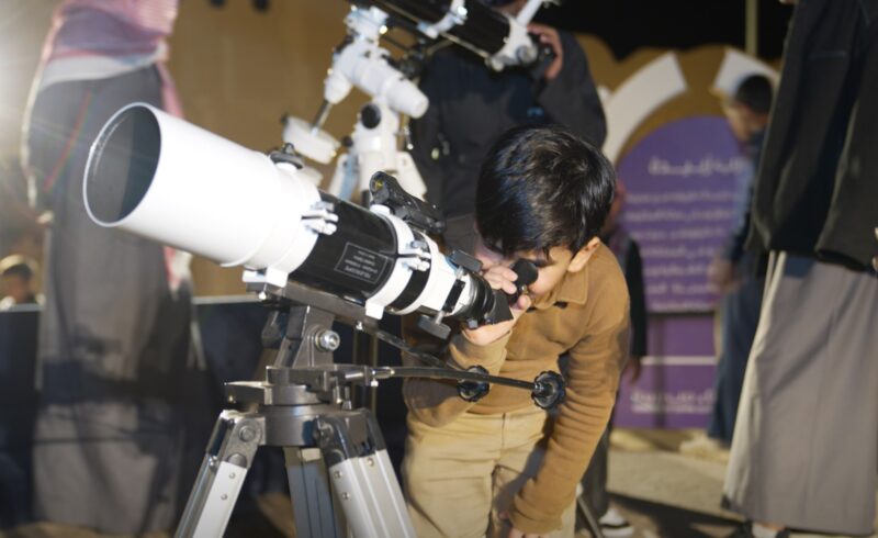 دليل عشاق الفلك: استكشاف سماء الليل عبر السياحة الفلكية في السعودية