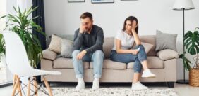 فهم الفراغ العاطفي عند المرأة: من المؤشرات الصامتة إلى طرق العلاج