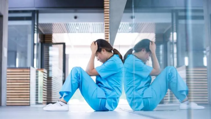 رحلة نحو الهدوء: تحسين الصحة العقلية في بيئات العمل عالية الضغط