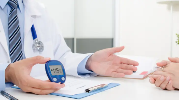 الفحوصات الدورية لمرضى السكري: استراتيجية أساسية لحياة صحية