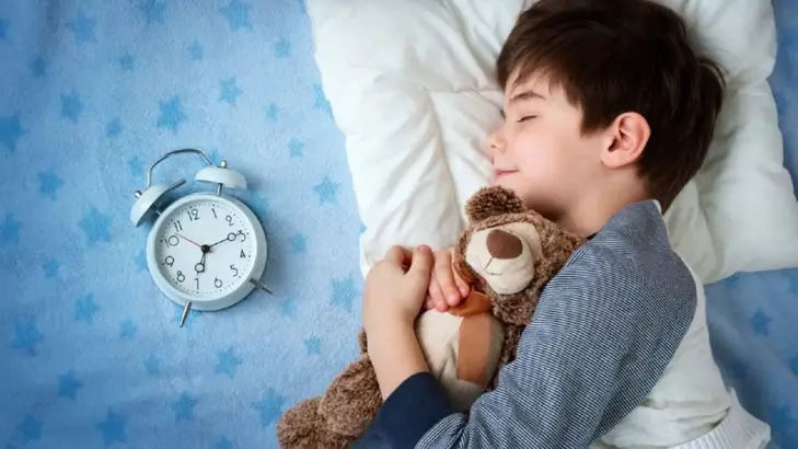 الآثار الجسدية والنفسية لقلة النوم عند الأطفال وكيفية معالجتها