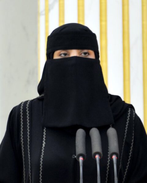 الدكتورة عائشة زكري: من جازان إلى رئاسة لجنة التعليم بالشورى