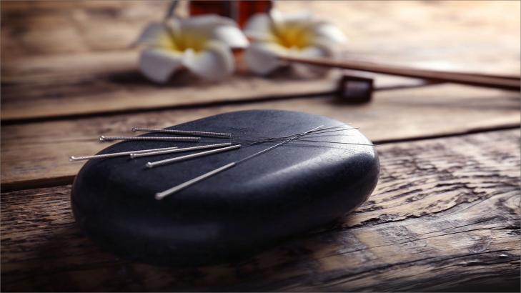 وداعًا للألم والإجهاد: كيف يساعدك الوخز بالإبر؟