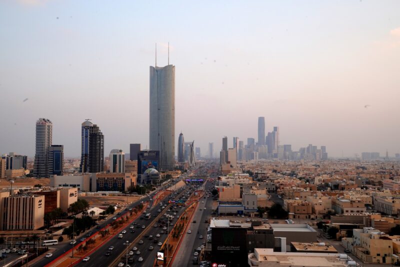 مستقبل الأمن والسلامة المرورية في السعودية: تحديات وآفاق