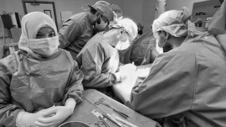 دليل شامل لطب الجلدية في السعودية: من الدراسة إلى المهنة