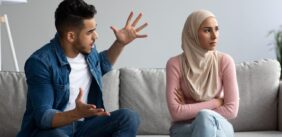 كيف تتحدثين مع زوجكِ عن غضبه؟ نصائح للتواصل الفعال