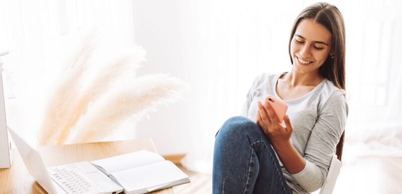 إشعال الشوق للزوج المسافر: حوّلي المسافة لفرصة للتقارب