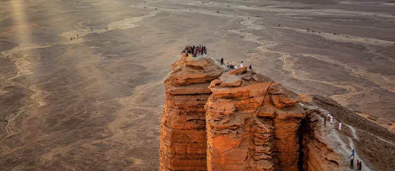 دليل المعدات والوجهات: رحلتك المثالية للهايكنج في السعودية