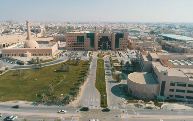 مركز التميز البحثي في النخيل والتمور: صرح علمي رائد في المملكة