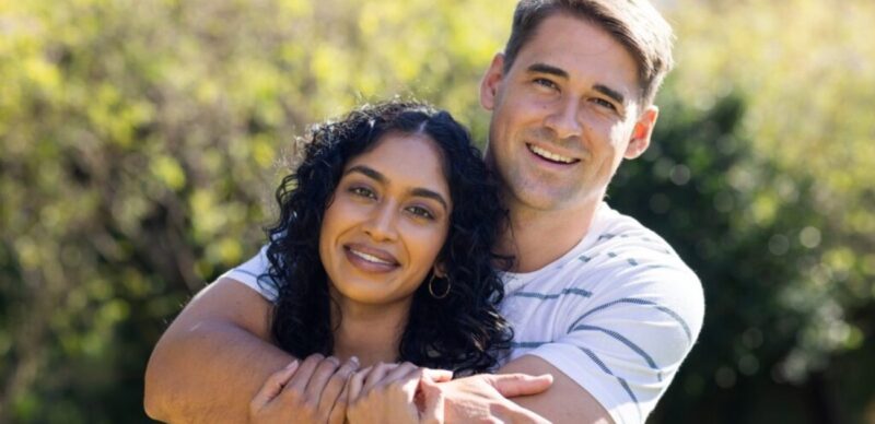 توافق الأبراج للزواج: متى يكون عاملاً مساعداً ومتى يكون عائقاً؟