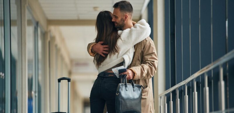 العلاقة الزوجية بعد العودة من السفر: قصة نمو وتجدد