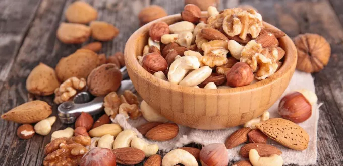 المكسرات لتعزيز الخصوبة: حلول طبيعية لمشاكل الإنجاب
