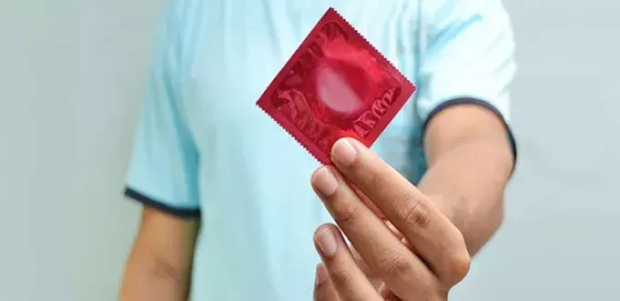 الأمان أولاً: الواقي الذكري والأمراض المنقولة جنسيًا في بؤرة الاهتمام