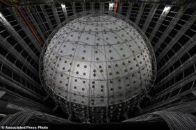 النيوترينوات: رواة قصة الكون الخفية من الماضي البعيد