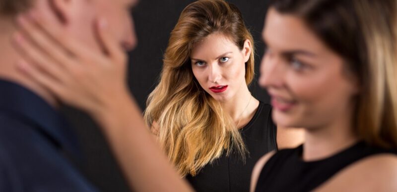 حلول فعالة لغيرة الزوجة من الزوجة الأولى في الزواج المتعدد